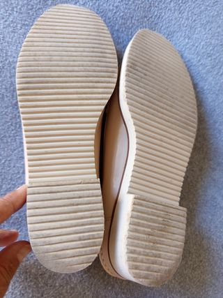 Mocasines charol crema