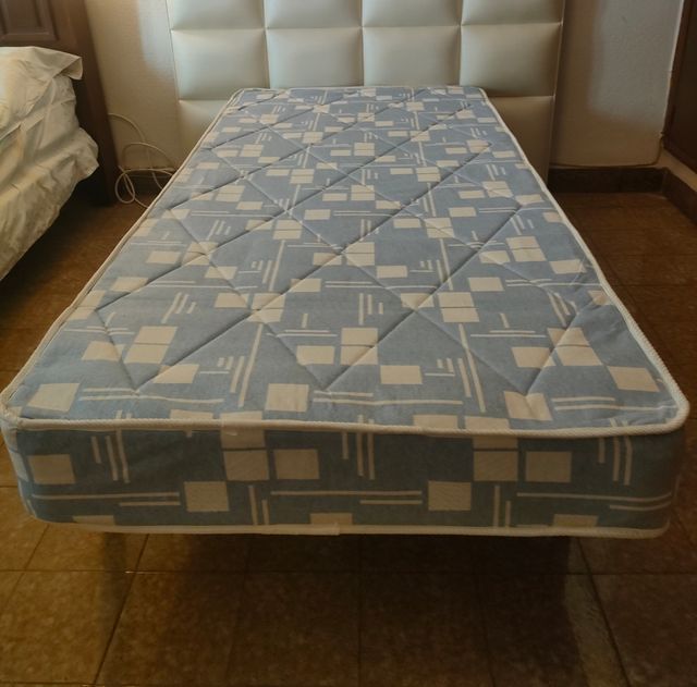 Cama 90 compuesta por somier y colchón