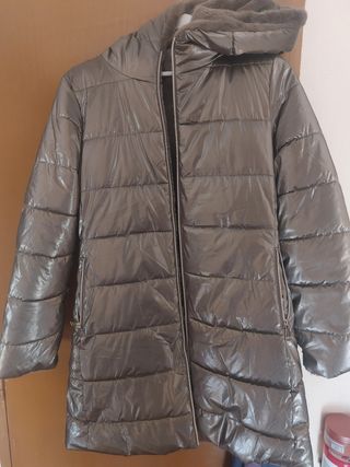 Chaquetón plateado con capucha REVERSIBLE