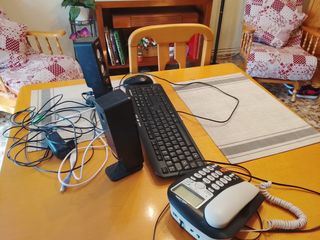 Pack Teclado, Ratón, Teléfono y Altavoces