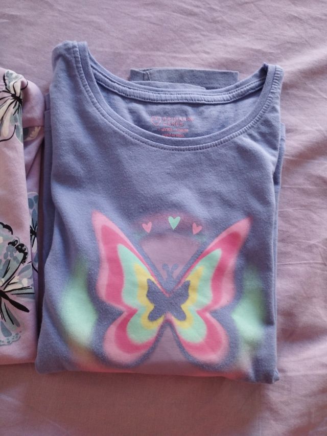 Una malla yDos camisetas de manga larga con maripo