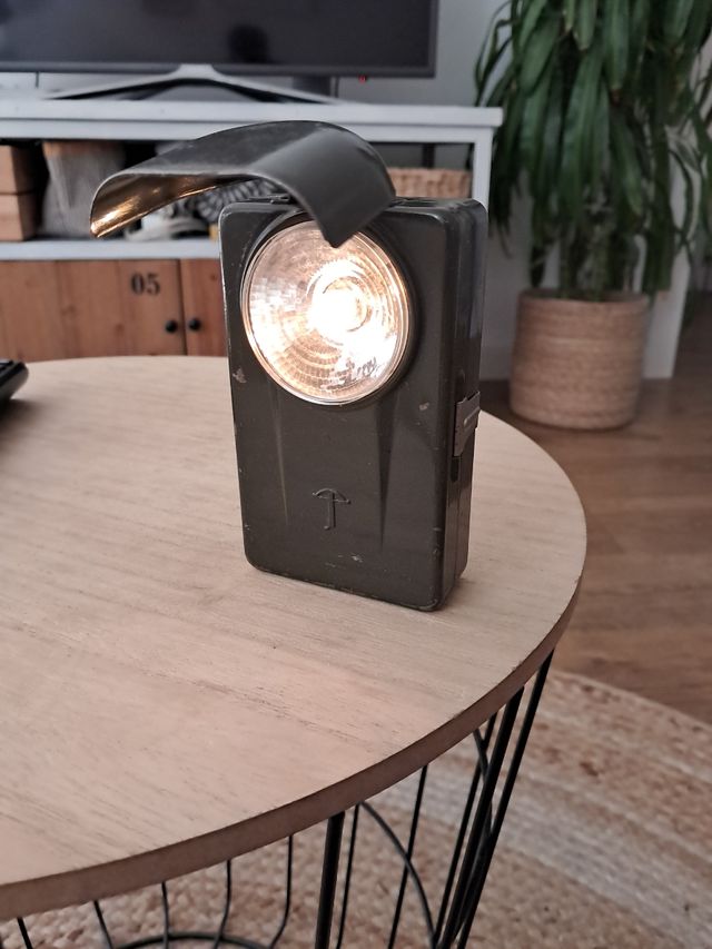 Linterna militar antigua