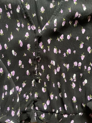 Blusa Zara flores moradas talla L