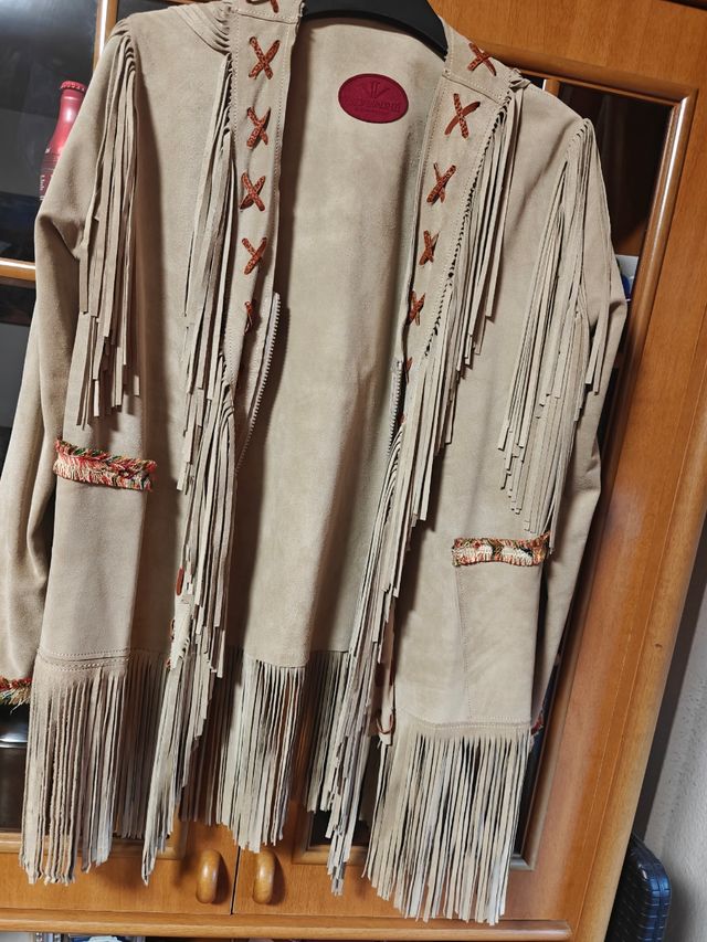 Chaqueta de piel con flecos