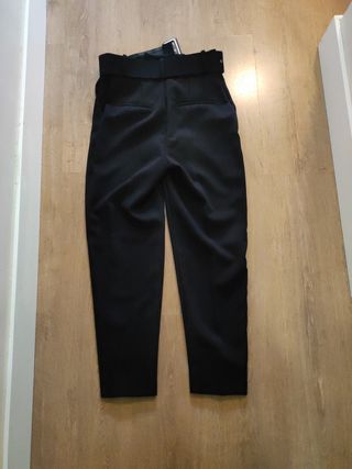 Pantalón negro Zara con cinturón ancho 