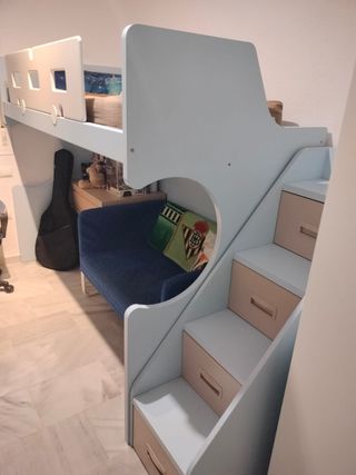 Cama litera con escalera y almacenaje