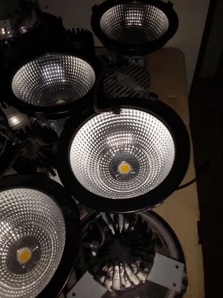 Focos LED Negros Metálicos