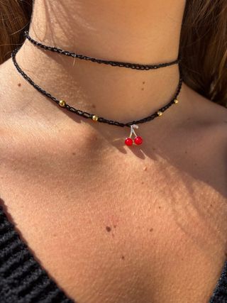 Gioiello artigianale con perline e ciliegie 