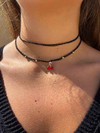 Gioiello artigianale con perline e ciliegie 