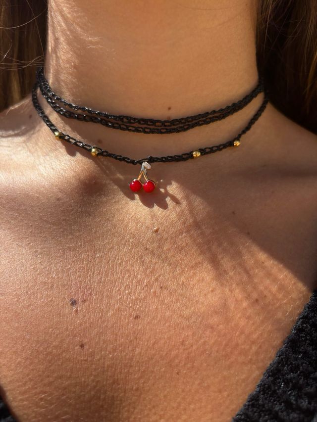 Gioiello artigianale con perline e ciliegie