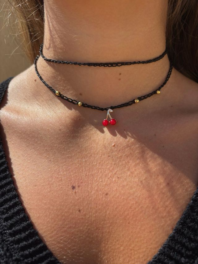 Gioiello artigianale con perline e ciliegie