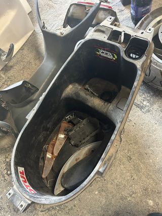 Baúl bajo asiento Gilera Runner