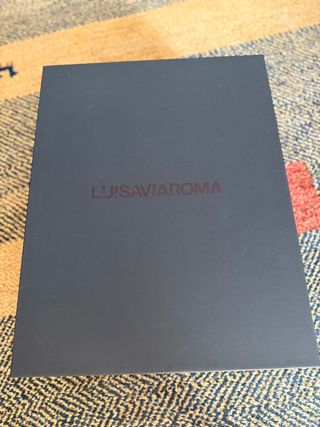 Mono de esquí rojo y blanco