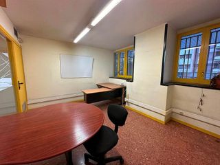 Oficina en alquiler en Joc de la Bola - Camps d'Esports - Ciutat Jardí - Montcada en Lleida