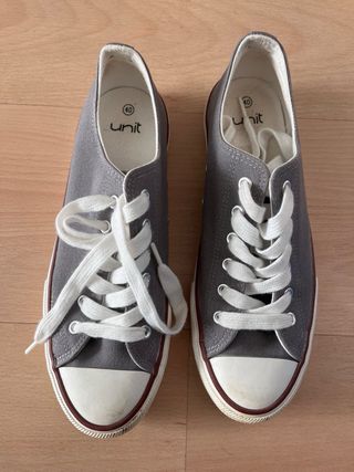 Zapatillas grises tipo Converse talla 40