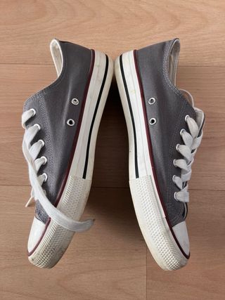Zapatillas grises tipo Converse talla 40