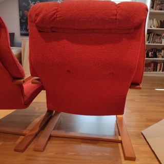 Butacas de tela y madera