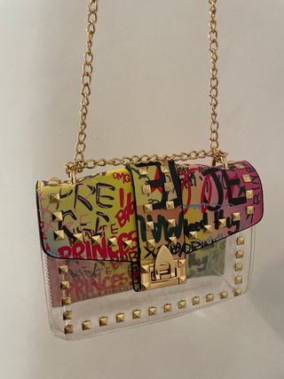 Cartera tachuelas multicolor con cadena