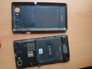 Lote di vari cellulari, tablet e batterie