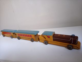 Tren de madera antiguo