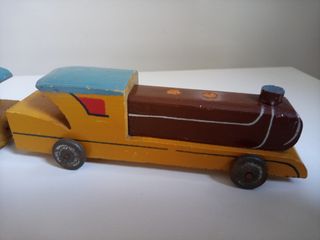 Tren de madera antiguo