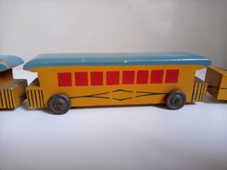 Tren de madera antiguo