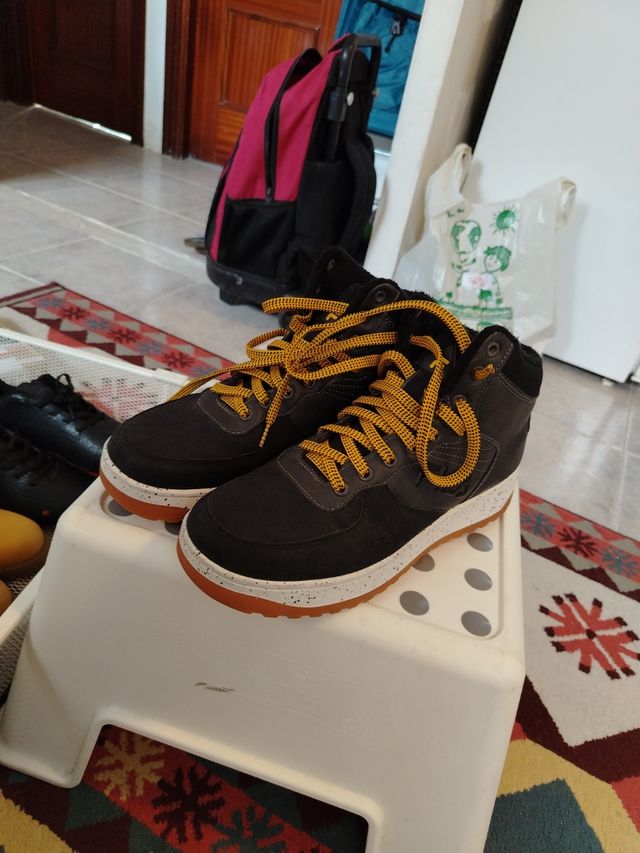 Botas Hombre T43 Negro y Naranja