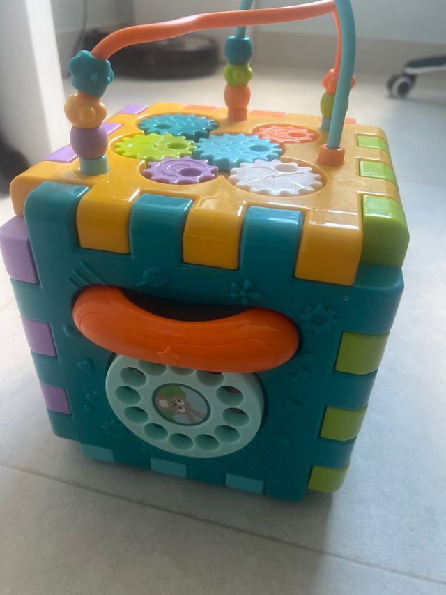 Cubo de actividades para bebé 6 en 1