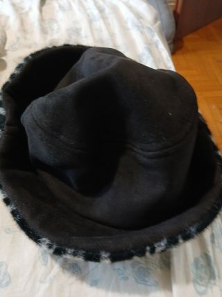 Cappello fantasia leopardata