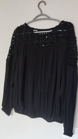 Blusa negra mujer con calados