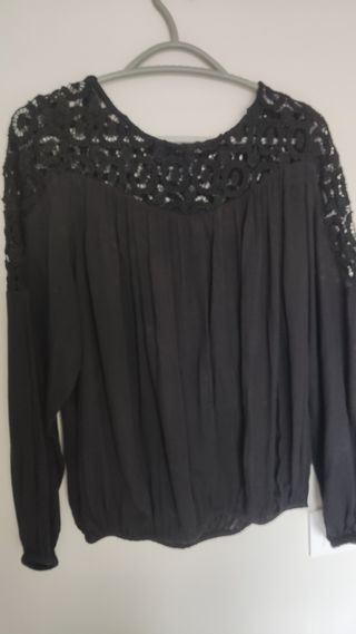Blusa negra mujer con calados