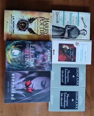 Libros variados en buen estado.