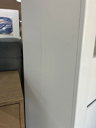 Vitrina expositora blanca y madera