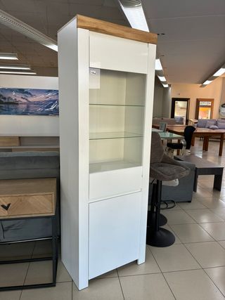Vitrina expositora blanca y madera