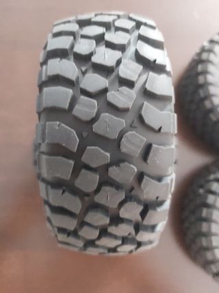 Neumáticos RC Mojave UDR 1/7