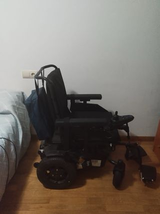 SILLA DE RUEDAS ELÉCTRICA QUICKIE Q200R