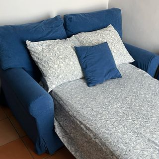 Sofá cama dos plazas azul