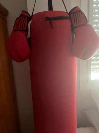 Saco de boxeo Outshock + Guantes