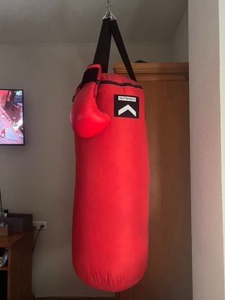 Saco de boxeo Outshock + Guantes