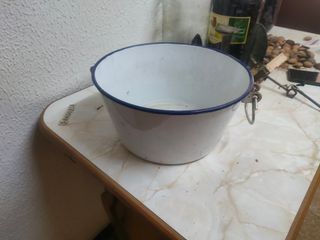 Antiguo barreño de porcelana con asas