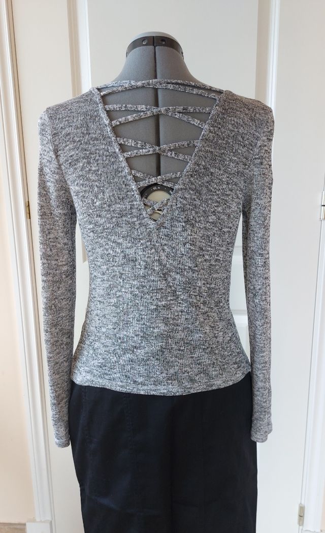 Jersey fino con tiras cruzadas al espalda. 36