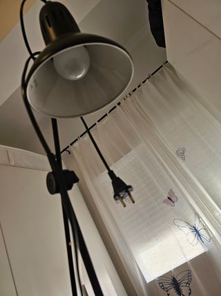 Lámpara de pie negra