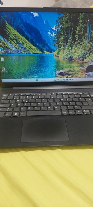 Portátil Intel Core i3 8GB RAM Negro