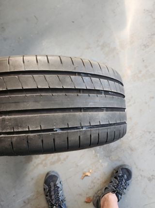 Neumático Goodyear 235/35 R19