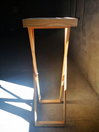Mesa alta de pino