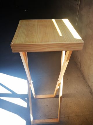 Mesa alta de pino