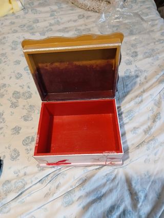 Scatola decorata con bambini