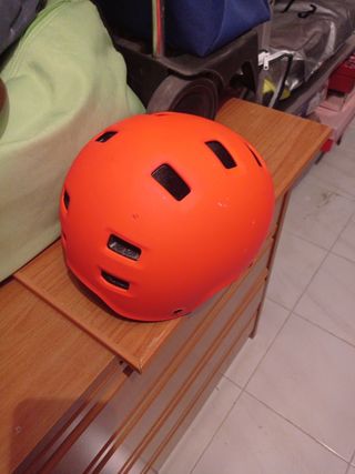 Protección Patinaje: Casco y Rodilleras