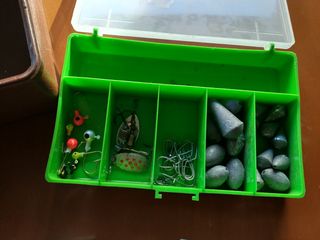Caja de pesca con accesorios