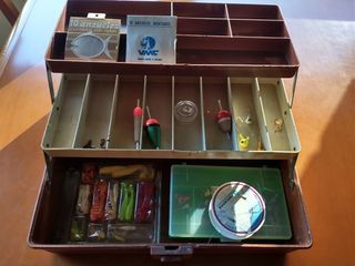 Caja de pesca con accesorios